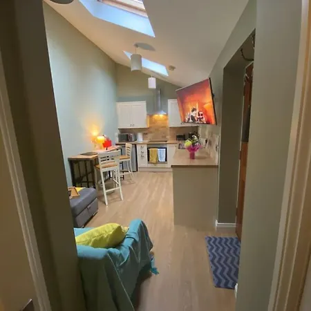 Entire Ground Floor Flat