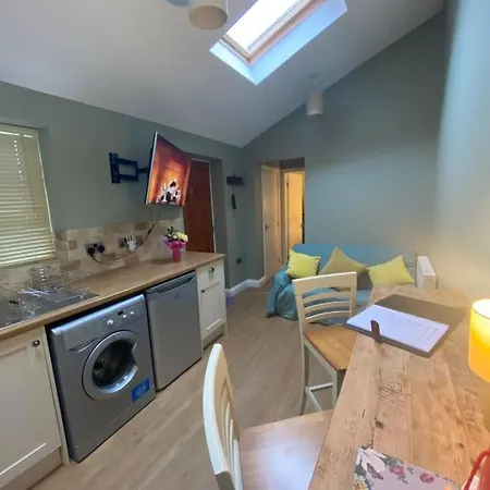 Entire Ground Floor Flat