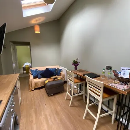 Entire Ground Floor Flat بيت للعطل *